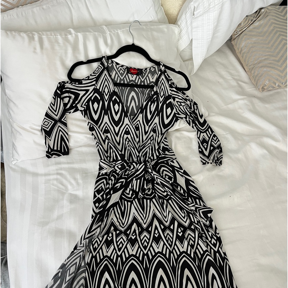 Amore Small/Medium Black White Cold Shoulder Tie-Waist All-Occasion Dress